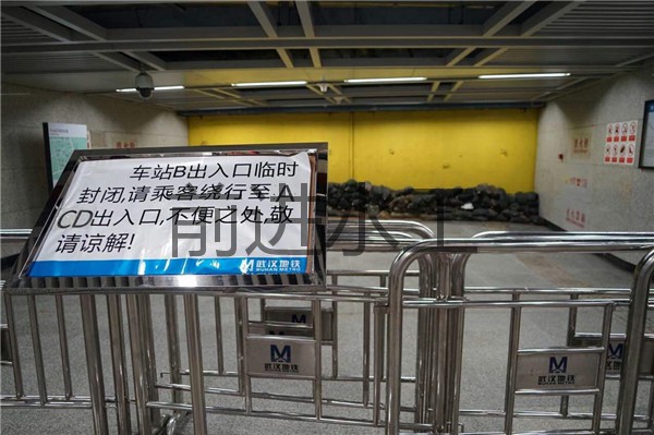 智能提升式地鐵區(qū)間防淹門隔斷門