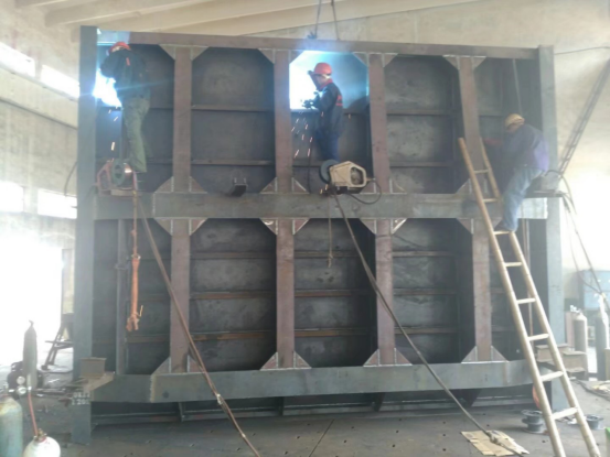 不銹鋼閘門(mén)